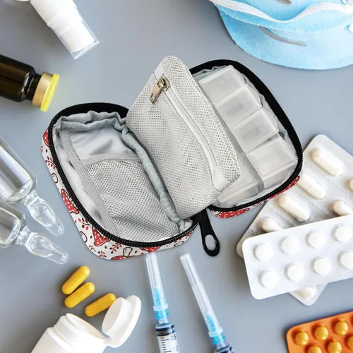 Vista 2 de Fustylead Organizador estético de píldoras de hongos rojos Amanita, bolsa de viaje, pequeño estuche portátil para píldoras para vitaminas y aceite