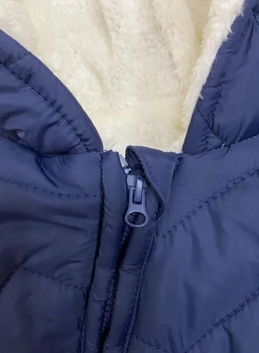 Vista 3 de DINGDONG'S CLOSET Chaqueta acolchada de invierno con capucha para bebé niño y niña, traje de nieve con guantes