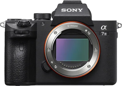 Vista 4 de Sony Cámara sin espejo a7 III con lente FE 1.102-2.756 in f/3.5-5.6 OSS + agarre inalámbrico Sony GP-VPT3 + tarjeta de memoria de 128 GB + luz LED +