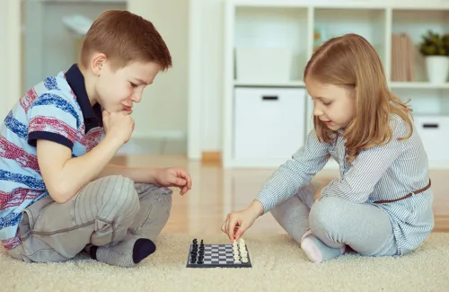 Vista 6 de Mini juego de ajedrez magnético de viaje de 6.5 pulgadas, juego de mesa de ajedrez plegable, juguetes educativos/regalo para adultos y niños