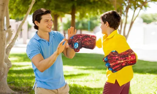 Vista 4 de Thanos Hero Gloves for Kids illuOKey Thanos Hand Superhero Gloves Ideal for Cosplay Halloween Christmas Birthday Gift