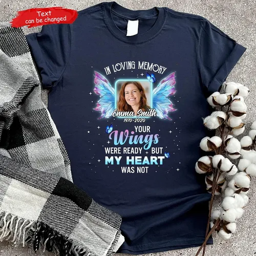 Vista 2 de in Loving Memory Family Loss - Camiseta de regalo conmemorativa personalizada para carga de fotos, camiseta R.I.P., Rest in Peace, camiseta