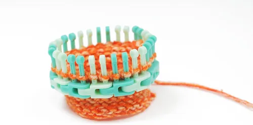 Vista 3 de Authentic Knitting Board Flexee Telar Enlaces Bitty, Calibre Fino, para Hilo Extra Fino, 72 Enlaces, 148 Clavijas