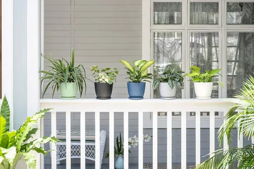 Vista 7 de Mkono Macetas de plástico de 7.5 pulgadas para plantas con platillos, juego de 5 macetas de plástico para interiores, maceta moderna con orificio