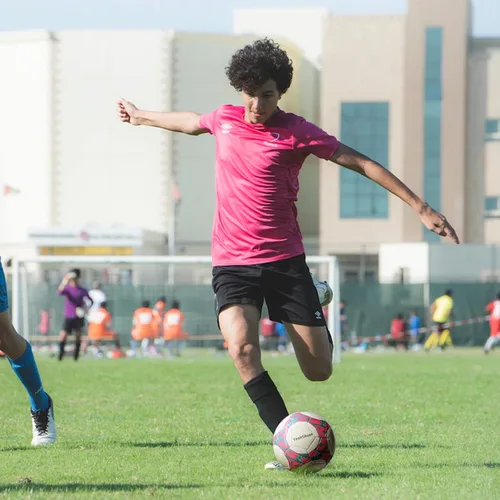 Vista 4 de Balón de fútbol que brilla en la oscuridad tamaño 5 con bomba de luz para adolescentes y adultos, regalos de fútbol
