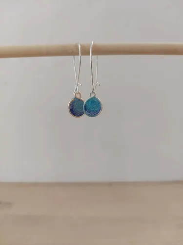 Vista 2 de Handmade Lightweight Lime Resin Silvertone Drop Earrings on Kidney Wires