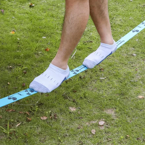 Vista 8 de Oumers Slackline Kit de regalo para principiantes con línea Blance principal de 50 pies, protector de árbol, cubierta de trinquete, bolsa