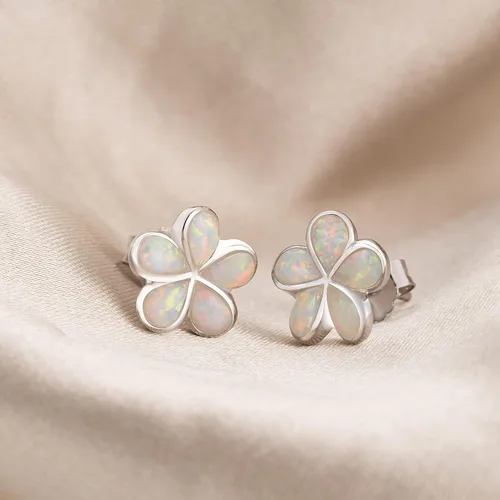 Vista 2 de Aretes de plata de ley 925 con diseño de ópalo hawaiano de plumeria, sin níquel, hipoalergénicos para pieles sensibles, acabado rodio, caja
