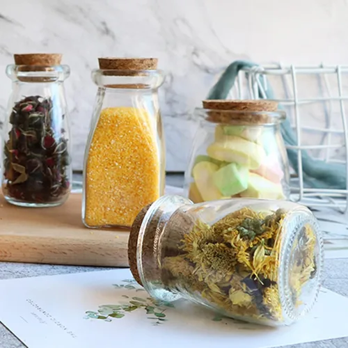 Vista 8 de yarlung Paquete de 30 tarros de cristal con tapas de corcho, juego de tarros de caramelo pequeños transparentes de 4 onzas, botellas decorativas