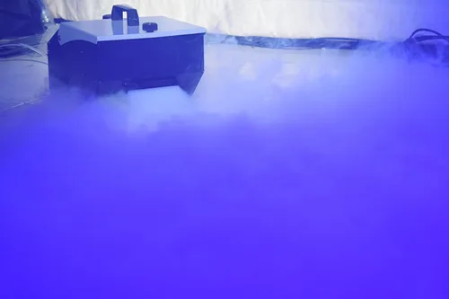 Vista 9 de ADJ - Máquina de niebla a base de agua Mister Kool II, produce niebla baja.