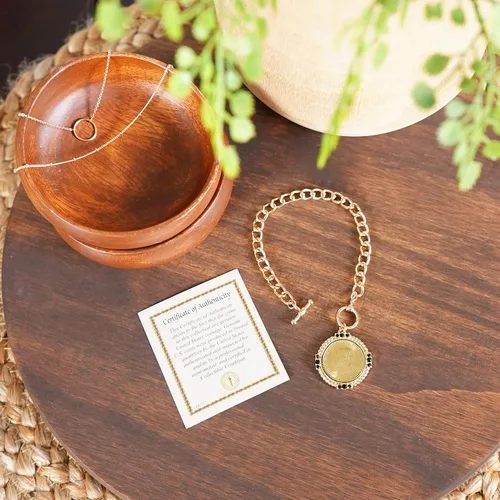 Vista 8 de American Coin Treasures Pulsera italiana con dije de moneda de 20 lira Pulsera italiana de 20 liras en tono dorado con piedras redondas facetadas