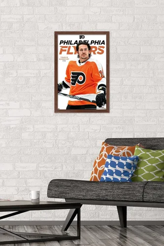 Vista 2 de Trends International Póster de pared de la NHL Philadelphia Flyers - Travis Konecny Feature Series 23 Versión enmarcada de caoba
