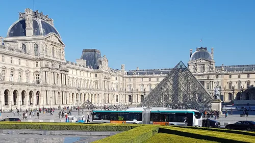 Vista 3 de VR París Bus Tour - Francia Acceso Instantáneo