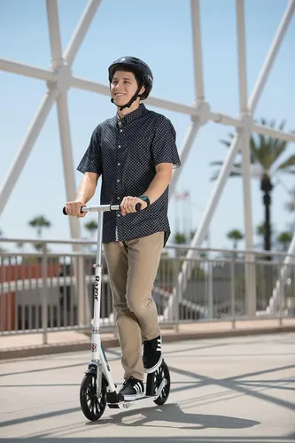 Vista 7 de Razor Scooter A6 Model Kick Scooter Classic Manual Standup Blanco
