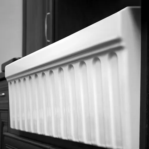 Vista 2 de Whitehaus WHQ330-WH Farmhaus Quatro Alcove - Fregadero reversible de arcilla refractaria de 30 pulgadas con delantal estriado, color blanco