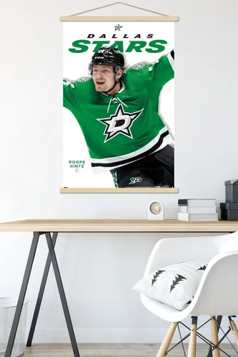 Vista 5 de Trends International NHL Dallas Stars Roope Hintz Feature Series 23 Póster de pared, 22.37 x 34.00 pulgadas, paquete de impresión premium y colgador