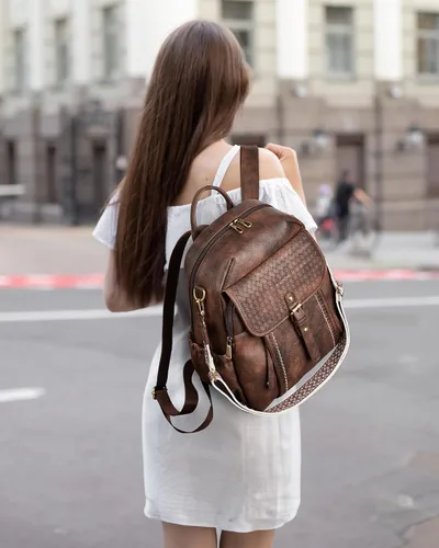 Vista 2 de Missnine Mochila de cuero para mujer, mochila antirrobo, bolsa de hombro convertible con cremalleras seguras para viajes y trabajo, Café, Vintage
