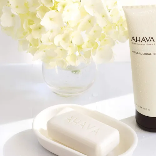 Vista 6 de AHAVA Jabón hidratante de sal del Mar Muerto, barra limpiadora facial y corporal para humedecer la piel, enriquecido con una exclusiva mezcla