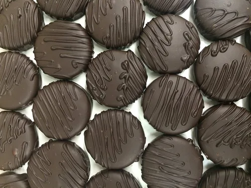 Vista 53 de Galletas Oreo bañadas en chocolate oscuro y con leche, de Philadelphia Candies