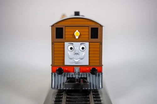 Vista 3 de Bachmann Trenes Thomas y sus amigos - Toby The Tram Engine con ojos en movimiento, negro, 0,5 litros