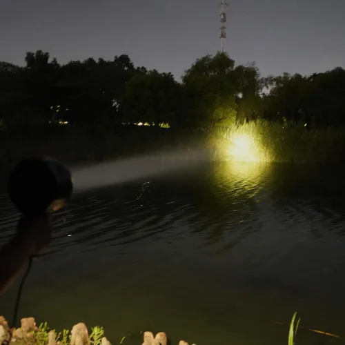 Vista 5 de GOODSMANN Proyector de mano de hasta 2000 lúmenes HID Spot Light con cargador de coche de 12 V CC activado, linterna de campamento para vela