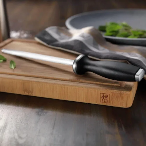 Vista 5 de Zwilling Aceros y Sacapuntas Acero para Afilar (Mango Sintético, Negro) 9.1 in