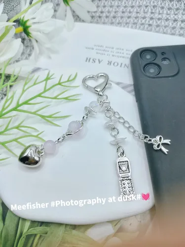 Vista 3 de Meefisher Y2K - Llavero estético con diseño de mariposa y fresa, con diseño de oso y guitarra, bonito llavero para mujer, dije de bolso (teléfono)