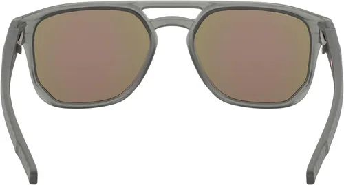 Vista 3 de Oakley Latch Beta Gafas de sol de tinta gris mate con lente polarizada Zafiro Prizm de 2.126 in, gris (Matte Grey Ink)