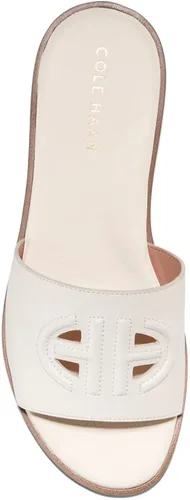 Vista 2 de Cole Haan Flynn Logo Slide Sandalia plana para mujer, Piel de garceta