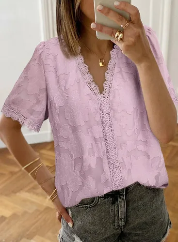 Vista 2 de Dokotoo Camisas de verano de encaje con cuello en V para mujer, blusas casuales de gasa