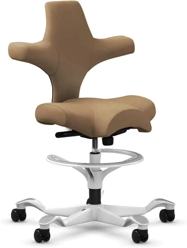 Vista 43 de HAG Capisco Sit to Stand - Silla de pie con marco negro, tapizada de ónix negro con anillo para el pie Negro Onyx