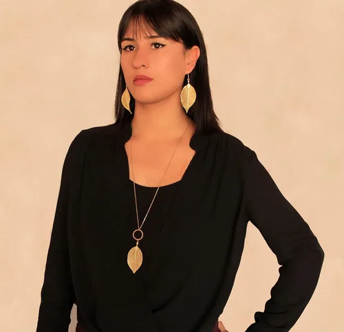 Vista 11 de Joyas de hoja de oro rosa y plata para mujer. Pendientes de hoja natural y collares circulares colgantes. Elegantes conjuntos de joyas colgantes.