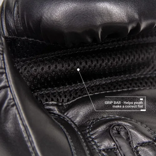 Vista 4 de Revgear Guantes de boxeo de la serie Combat para niños, diseñados para adaptarse a las manos de los niños, perfectos para artes marciales, Krav MAGA