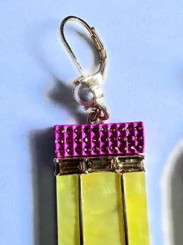 Vista 3 de Betsey Johnson Pendientes de regreso a clases