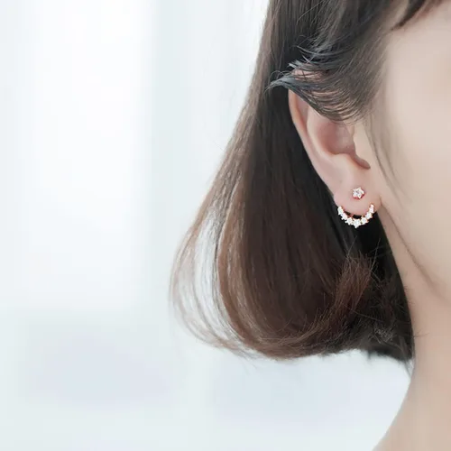 Vista 2 de SLUYNZ Aretes de plata de ley 925 con circonita cúbica para mujer, diseño de estrella, aretes Huggie