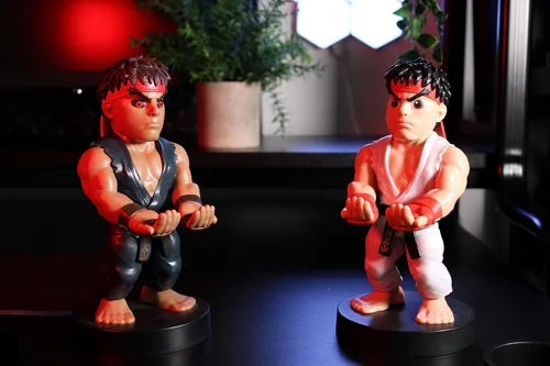 Vista 4 de Cable Guys - Capcom Street Fighter Evil Ryu Controller and Phone Holder (PS4)