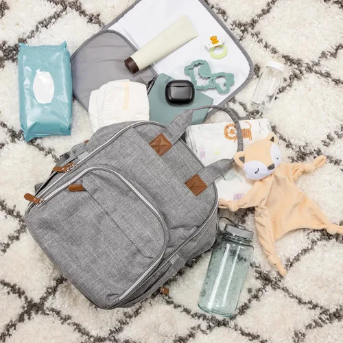 Vista 2 de Trend Lab Mochila para pañales con almohadilla extraíble para cambiador, incluye apertura de cremallera para toallitas de bebé y bolsillos aislados