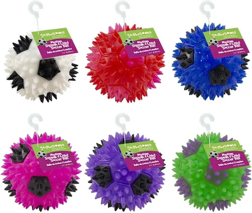 Vista 2 de Gnawsome Juguete de pelota de fútbol para perros de 3.5 pulgadas, mediano, limpia los dientes y promueve la salud dental y de las encías para tu