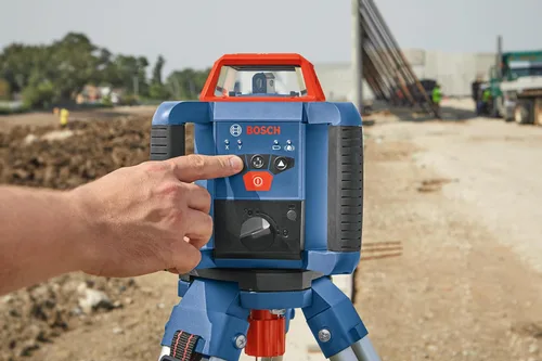 Vista 7 de BOSCH GRL2000-40HK REVOLVE Kit de láser rotativo horizontal autonivelante, incluye trípode, varilla de grado, receptor láser, 2 baterías D, 2