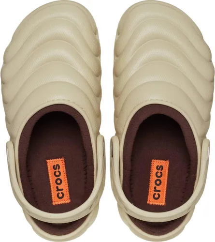 Vista 3 de Crocs Zuecos Unisex para Adultos Classic Lined Overpuff y Geometric Fuzzy