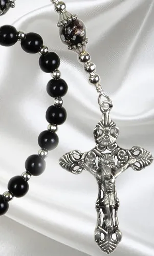 Vista 5 de Rosario hecho a mano, regalo ortodoxo oriental, chotki griego, perlas de concha negra y crucifijo adornado en tono plateado