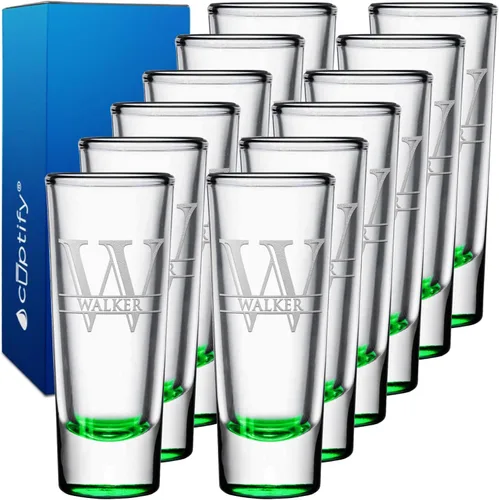 Vista 97 de Vaso de chupito personalizado con fondo negro personalizado de 2 oz, vasos de chupito cordiales con inicial y nombre en script dividido