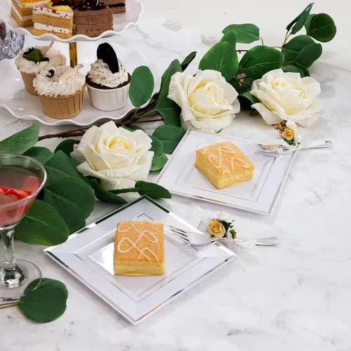 Vista 2 de Platos de postre de plástico plateado con tenedores de plástico, 100 platos cuadrados desechables para aperitivos, platos pequeños con borde Blanco