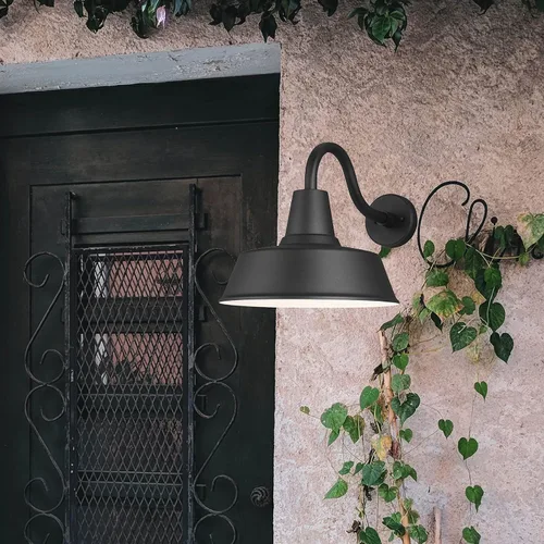 Vista 2 de Sea Gull 8737401-12 - Farol de pared transitorio para exteriores de una luz de la colección Barn Light en acabado negro