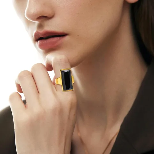 Vista 2 de VNOX Anillo de ónix rectangular de acero inoxidable chapado en oro de cristal negro vintage para mujer