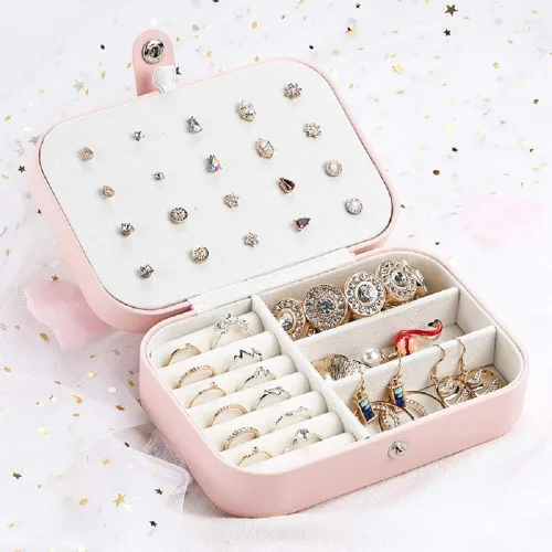Vista 6 de Yonzone Joyero pequeño organizador de joyas de viaje, mini estuche de almacenamiento de joyas para mujeres y niñas, regalo de piel sintética, cajas