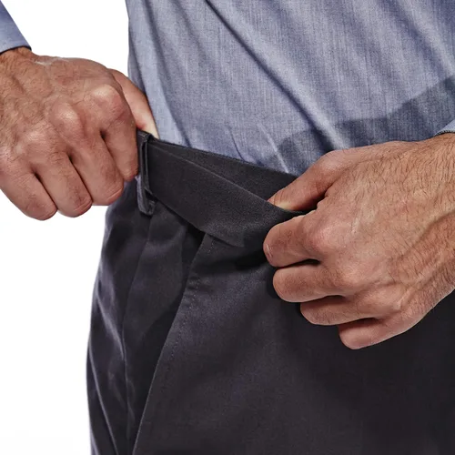 Vista 4 de Haggar - Pantalón caqui para hombre, diseño de ajuste clásico con frente plano, no se plancha (tallas regulares, grandes y altas)