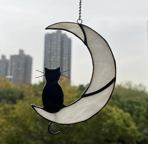 Vista 3 de Decoración de gato negro en luna blanca con vitrales colgantes para ventanas, paneles de ventanas, atrapasoles, adorno de Halloween, regalo