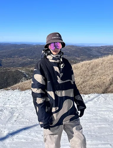 Vista 44 de GSOU SNOW Chaqueta de esquí para hombre, abrigo de nieve para snowboard, cálido, invierno, impermeable, con capucha