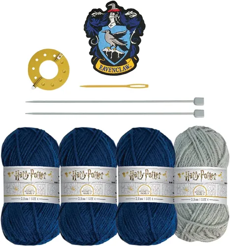 Vista 3 de Ravenclaw Hogwarts House Beanie Hat Kit Harry Potter Wizarding World Kits de tejido